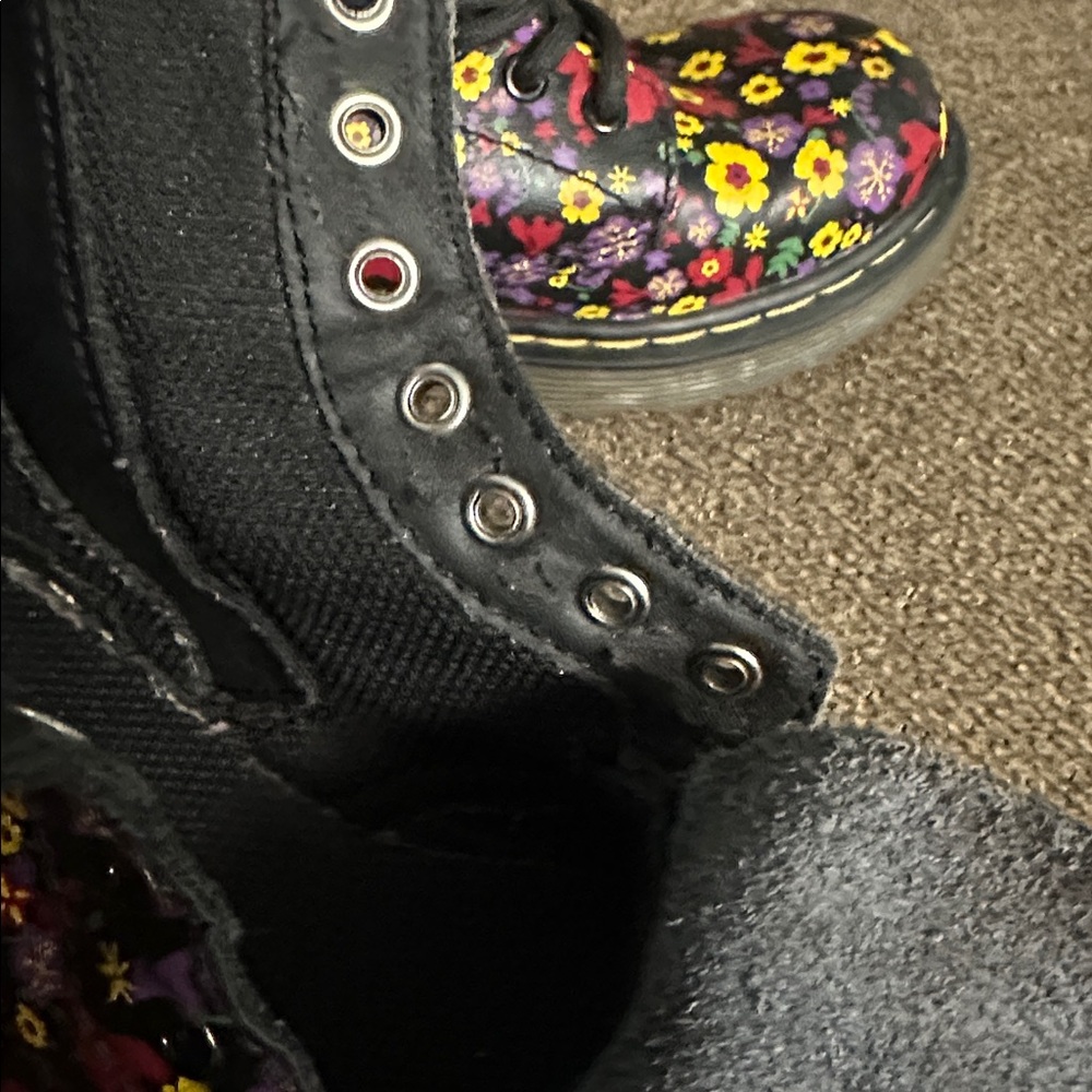 Dr martens size 1 girl - Picture 3 of 7